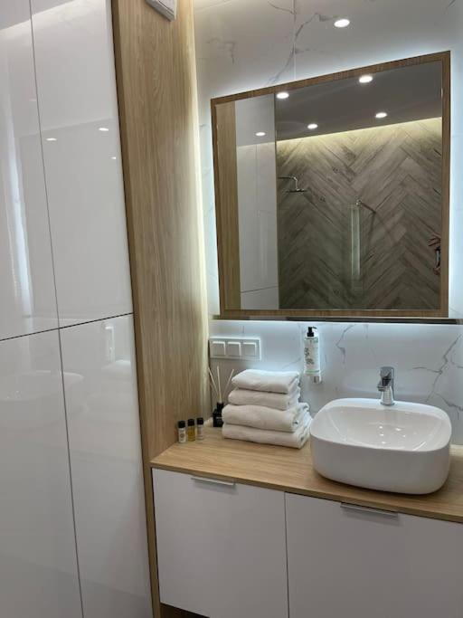 Forum Wola Fine Apartment Varsó Kültér fotó